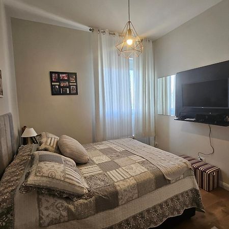 Apartamentos Na Praia Do Gonzaga Frente Mar Com Estacionamento Сантус Екстер'єр фото