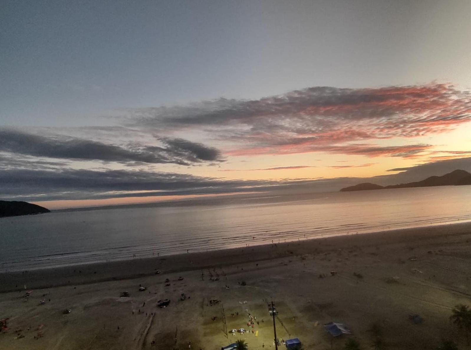 Apartamentos Na Praia Do Gonzaga Frente Mar Com Estacionamento Сантус Екстер'єр фото